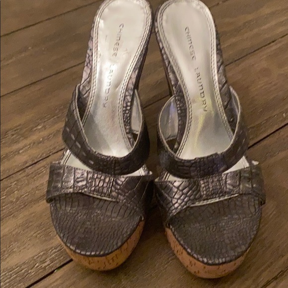 Chinese laundry Size 7.5 Wedge Sandal - Picture 4 of 9